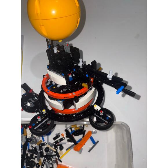 Lego Technic 42179 planet earth orbit incomplete - Picture 7 of 8